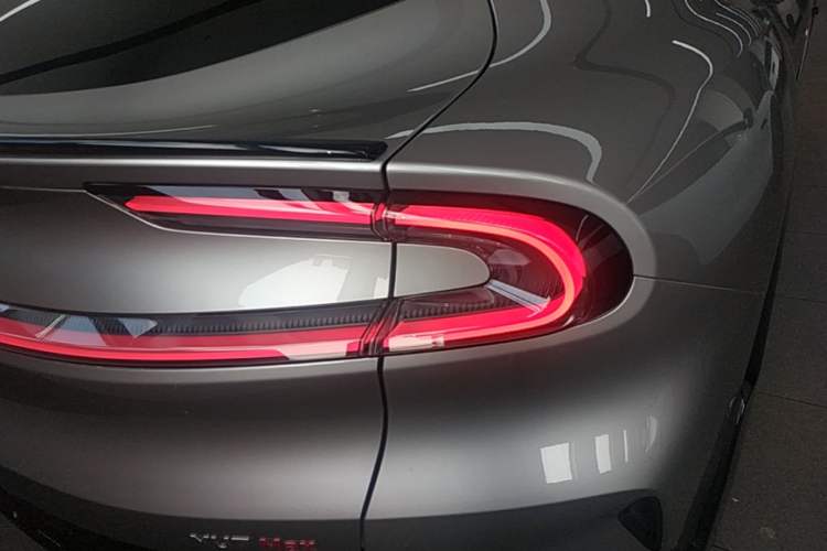 Used Xiaomi Auto YU7 2025 Ultra-Long Range High-Performance All-Wheel-Drive Max Edition Exterior 3