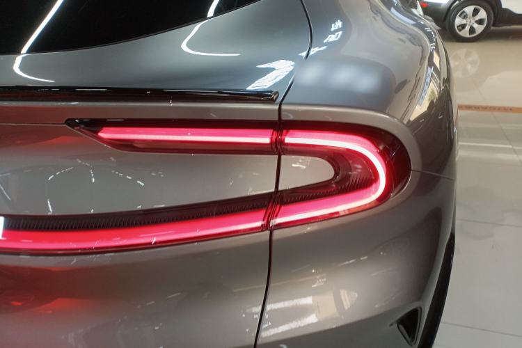 Used Xiaomi Auto YU7 2025 Ultra-Long Range High-Performance All-Wheel-Drive Max Edition Exterior 3