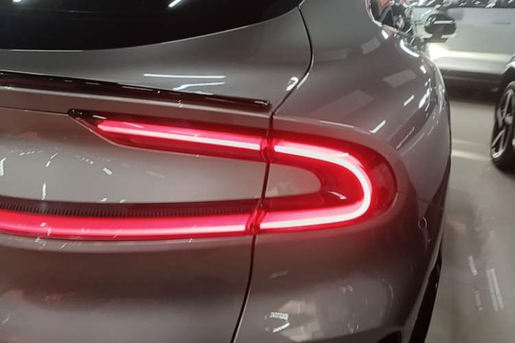 Used Xiaomi Auto YU7 2025 Ultra-Long Range High-Performance All-Wheel-Drive Max Edition Exterior 3