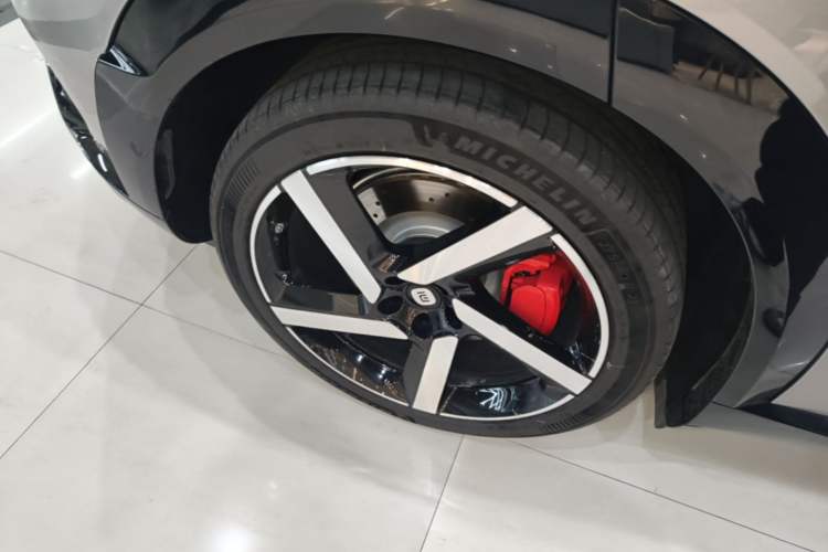 Used Xiaomi Auto YU7 2025 Ultra-Long Range High-Performance All-Wheel-Drive Max Edition Exterior 3