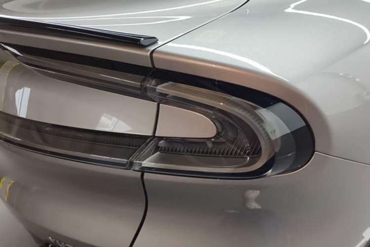Used Xiaomi Auto YU7 2025 Ultra-Long Range High-Performance All-Wheel-Drive Max Edition Exterior 3