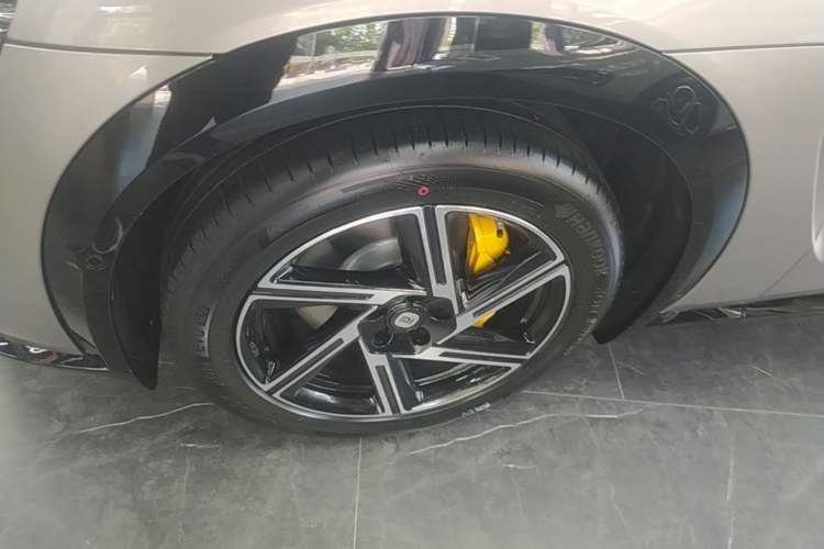 Used Xiaomi Auto YU7 2025 Ultra-Long Range Rear-Wheel Drive Version Exterior 4