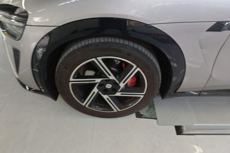Used Xiaomi Auto YU7 2025 Ultra-Long Range High-Performance All-Wheel-Drive Max Edition Exterior 4