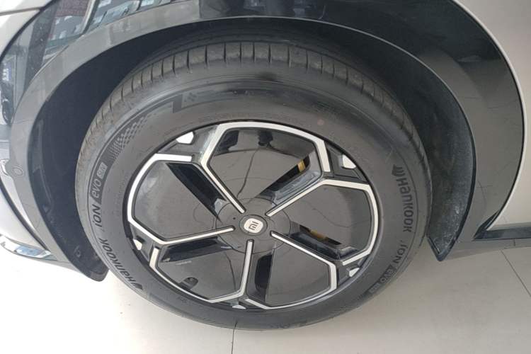 Used Xiaomi Auto YU7 2025 Ultra-Long Range High-Performance All-Wheel-Drive Max Edition Exterior 4