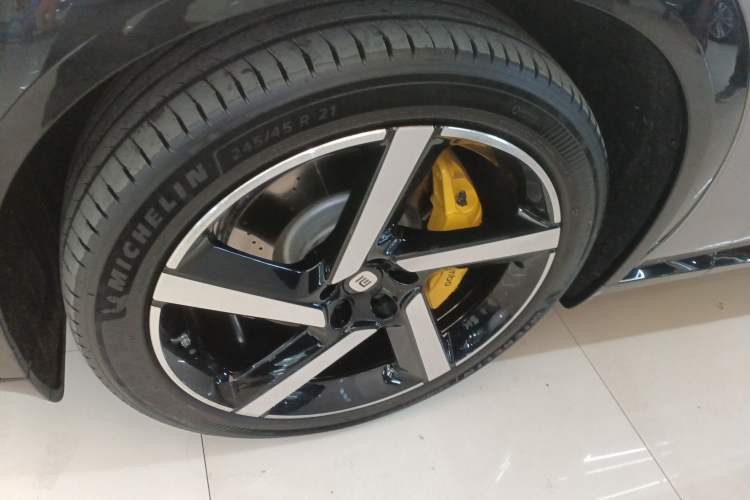 Used Xiaomi Auto YU7 2025 Ultra-Long Range High-Performance All-Wheel-Drive Max Edition Exterior 4