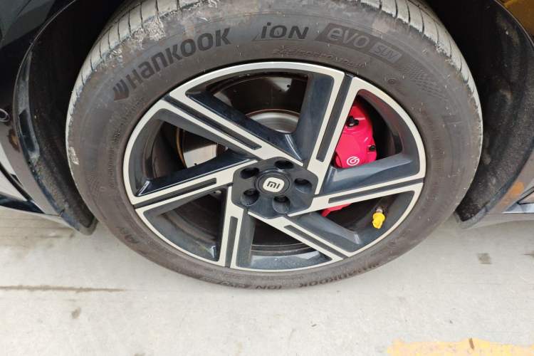 Used Xiaomi Auto YU7 2025 Ultra-Long Range High-Performance All-Wheel-Drive Max Edition Exterior 4