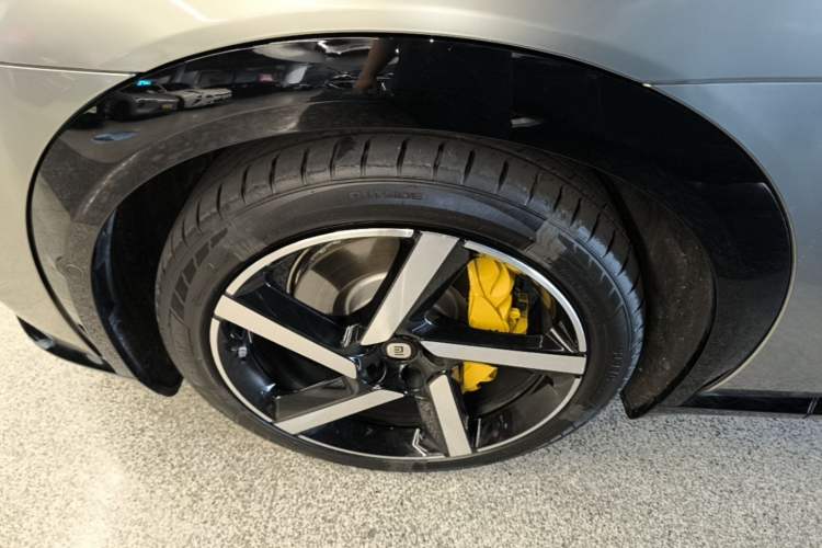 Used Xiaomi Auto YU7 2025 Ultra-Long Range All-Wheel Drive Pro Version Exterior 4