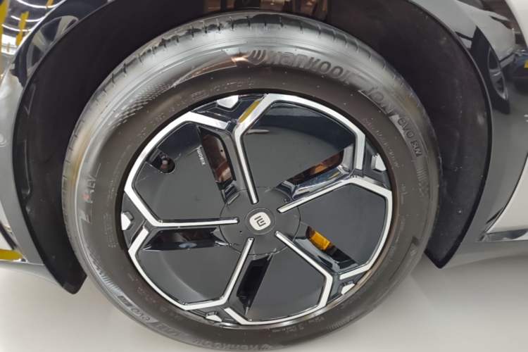 Used Xiaomi Auto YU7 2025 Ultra-Long Range High-Performance All-Wheel-Drive Max Edition Exterior 4