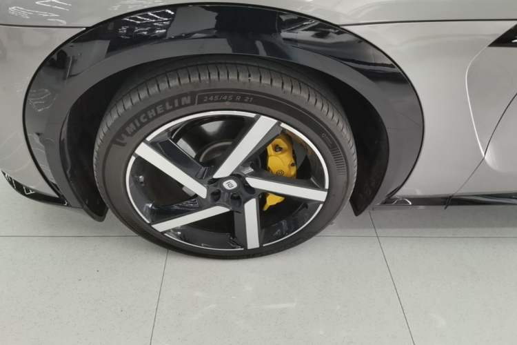 Used Xiaomi Auto YU7 2025 Ultra-Long Range High-Performance All-Wheel-Drive Max Edition Exterior 4