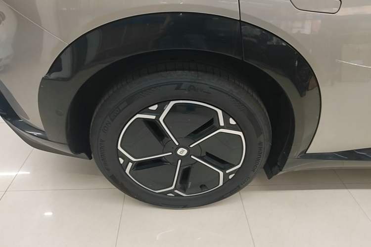 Used Xiaomi Auto YU7 2025 Ultra-Long Range Rear-Wheel Drive Version Exterior 5