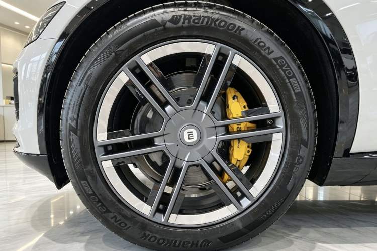 Used Xiaomi Auto YU7 2025 Ultra-Long Range Rear-Wheel Drive Version Exterior 5