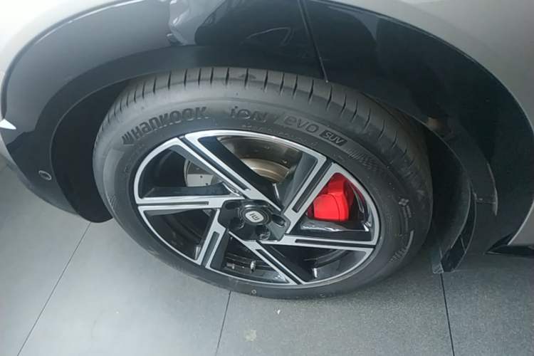 Used Xiaomi Auto YU7 2025 Ultra-Long Range High-Performance All-Wheel-Drive Max Edition Exterior 5