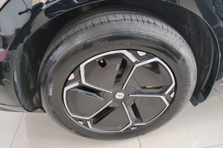 Used Xiaomi Auto YU7 2025 Ultra-Long Range High-Performance All-Wheel-Drive Max Edition Exterior 5