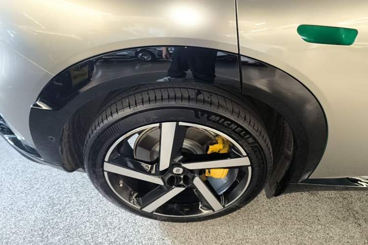 Used Xiaomi Auto YU7 2025 Ultra-Long Range All-Wheel Drive Pro Version Exterior 5