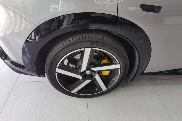 Used Xiaomi Auto YU7 2025 Ultra-Long Range High-Performance All-Wheel-Drive Max Edition Exterior 5