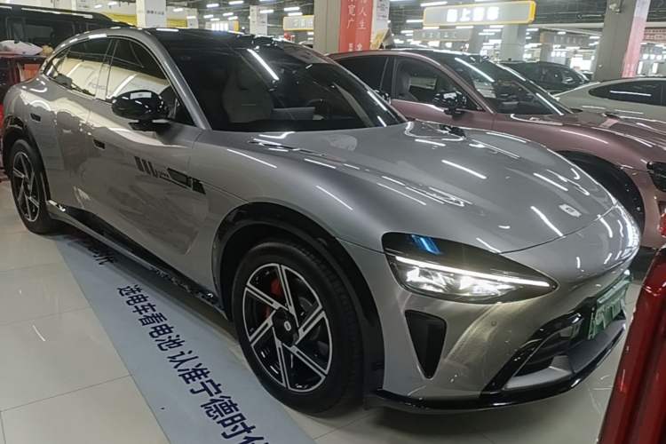 Used Xiaomi Auto YU7 2025 Ultra-Long Range All-Wheel Drive Pro Version Front Right 45 Deg