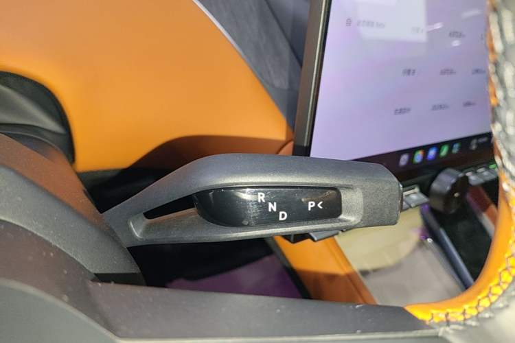 Used Xiaomi Auto YU7 2025 Ultra-Long Range High-Performance All-Wheel-Drive Max Edition Gear Lever