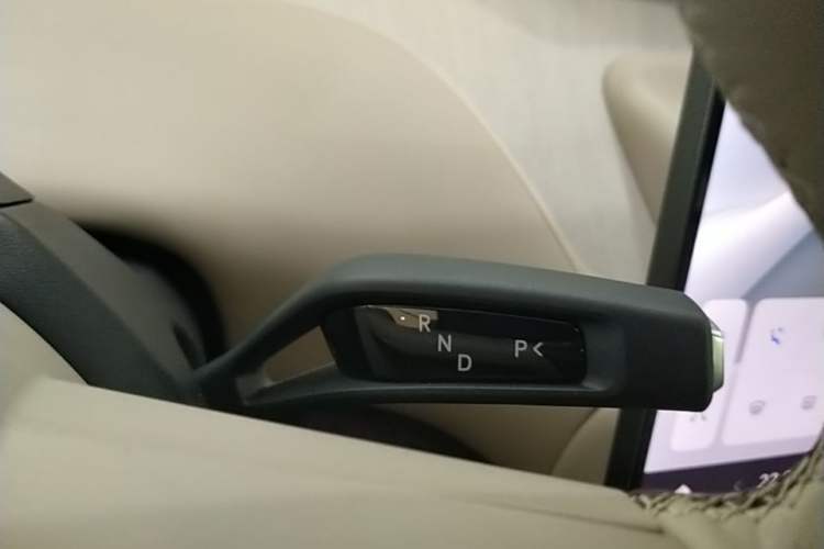 Used Xiaomi Auto YU7 2025 Ultra-Long Range Rear-Wheel Drive Version Gear Lever