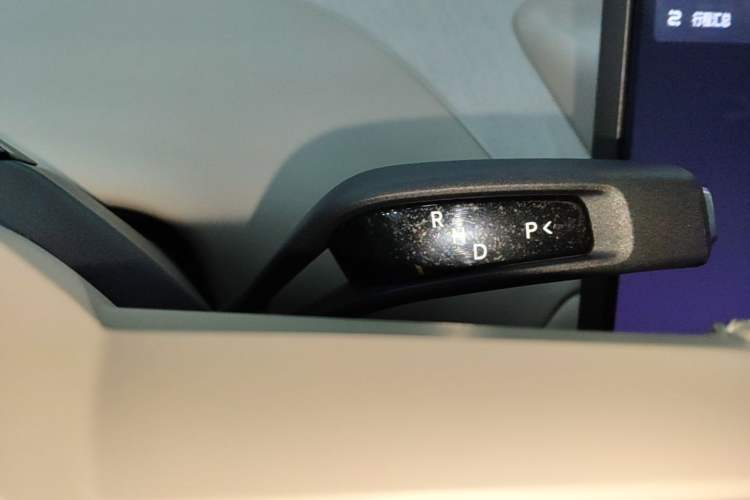 Used Xiaomi Auto YU7 2025 Ultra-Long Range High-Performance All-Wheel-Drive Max Edition Gear Lever