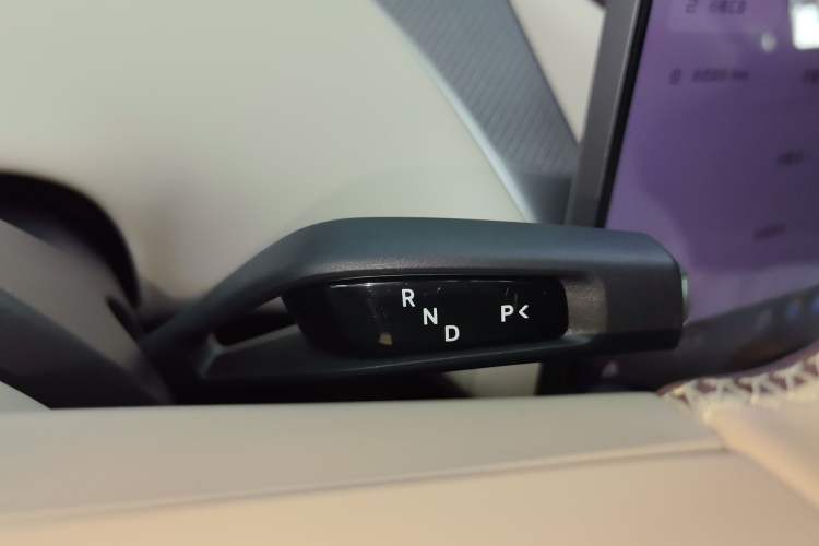 Used Xiaomi Auto YU7 2025 Ultra-Long Range High-Performance All-Wheel-Drive Max Edition Gear Lever