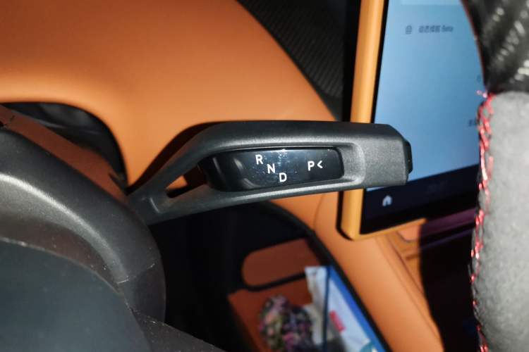 Used Xiaomi Auto YU7 2025 Ultra-Long Range High-Performance All-Wheel-Drive Max Edition Gear Lever
