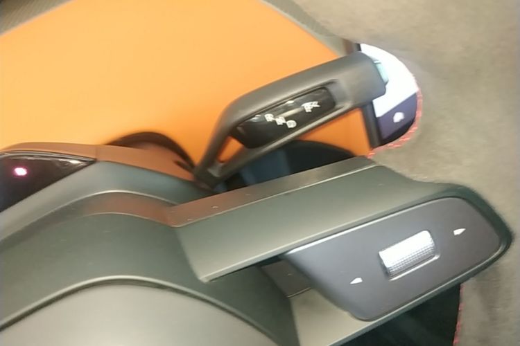 Used Xiaomi Auto YU7 2025 Ultra-Long Range High-Performance All-Wheel-Drive Max Edition Gear Lever