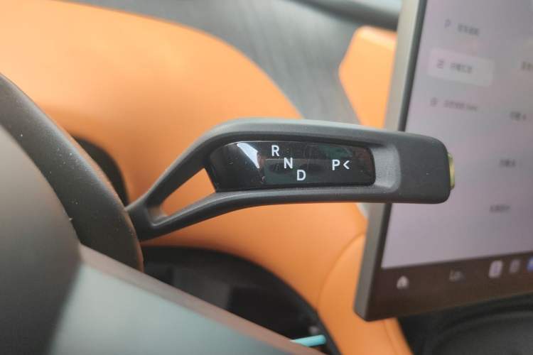 Used Xiaomi Auto YU7 2025 Ultra-Long Range High-Performance All-Wheel-Drive Max Edition Gear Lever