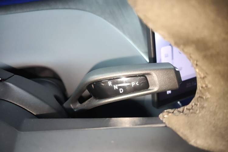 Used Xiaomi Auto YU7 2025 Ultra-Long Range Rear-Wheel Drive Version Gear Lever