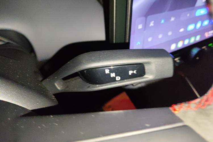 Used Xiaomi Auto YU7 2025 Ultra-Long Range High-Performance All-Wheel-Drive Max Edition Gear Lever