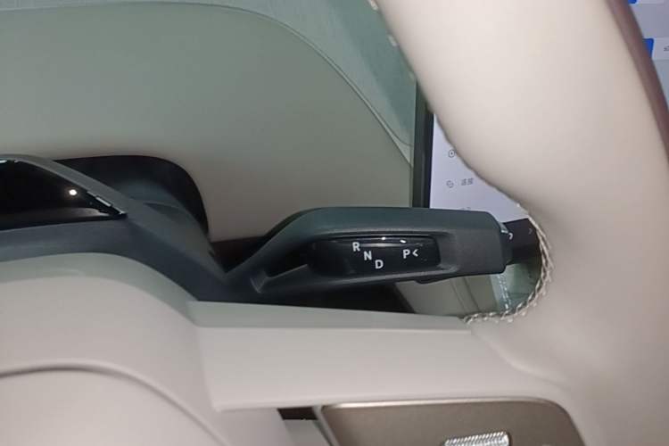 Used Xiaomi Auto YU7 2025 Ultra-Long Range All-Wheel Drive Pro Version Gear Lever
