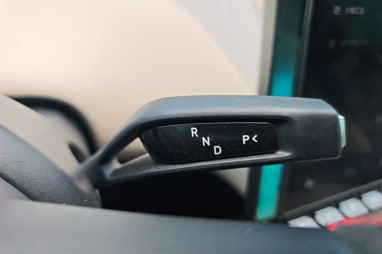 Used Xiaomi Auto YU7 2025 Ultra-Long Range High-Performance All-Wheel-Drive Max Edition Gear Lever