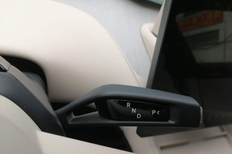 Used Xiaomi Auto YU7 2025 Ultra-Long Range High-Performance All-Wheel-Drive Max Edition Gear Lever