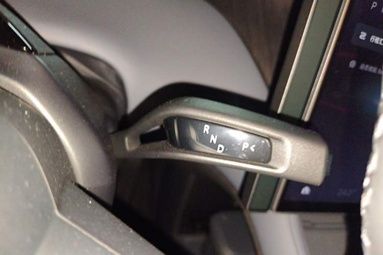 Used Xiaomi Auto YU7 2025 Ultra-Long Range Rear-Wheel Drive Version Gear Lever