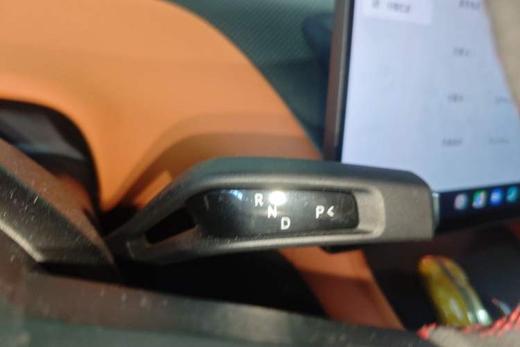 Used Xiaomi Auto YU7 2025 Ultra-Long Range High-Performance All-Wheel-Drive Max Edition Gear Lever