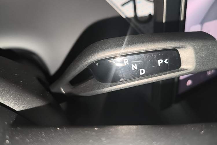 Used Xiaomi Auto YU7 2025 Ultra-Long Range Rear-Wheel Drive Version Gear Lever
