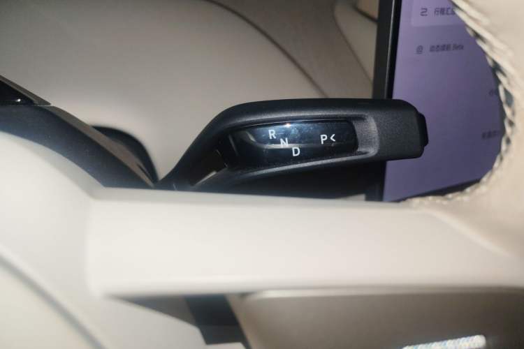 Used Xiaomi Auto YU7 2025 Ultra-Long Range Rear-Wheel Drive Version Gear Lever