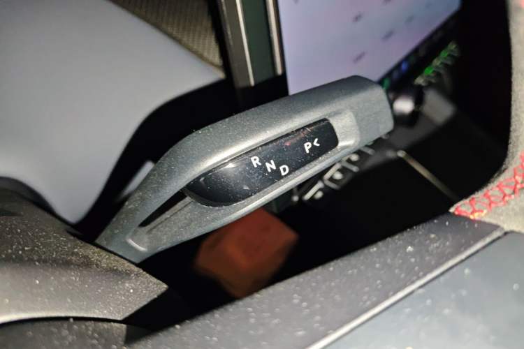 Used Xiaomi Auto YU7 2025 Ultra-Long Range High-Performance All-Wheel-Drive Max Edition Gear Lever