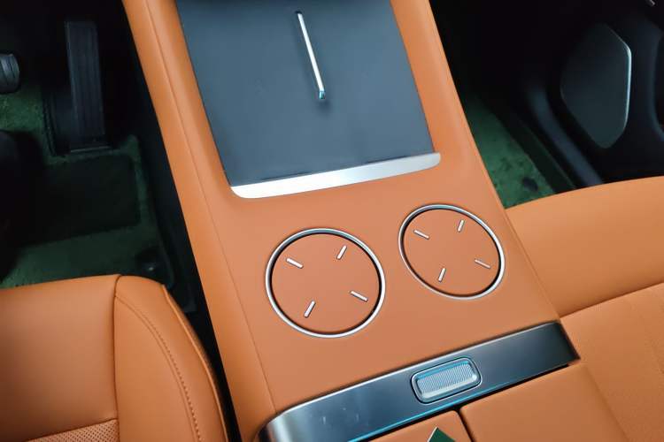 Used Xiaomi Auto YU7 2025 Ultra-Long Range High-Performance All-Wheel-Drive Max Edition Gear Lever