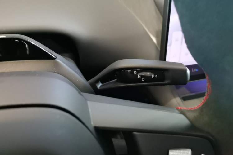 Used Xiaomi Auto YU7 2025 Ultra-Long Range High-Performance All-Wheel-Drive Max Edition Gear Lever