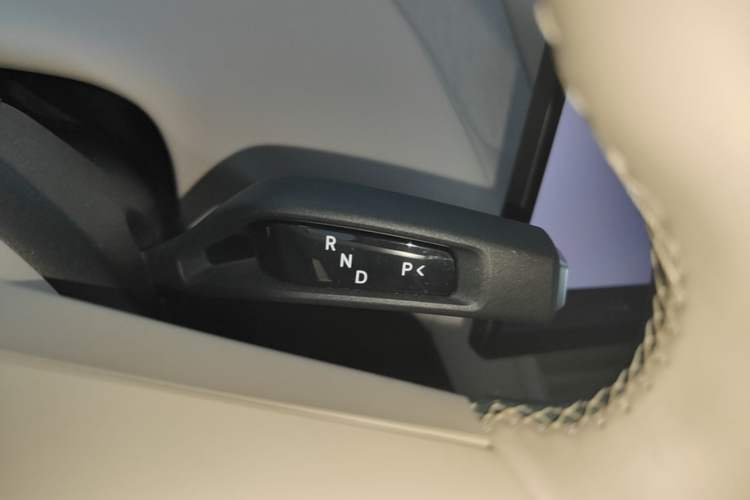 Used Xiaomi Auto YU7 2025 Ultra-Long Range High-Performance All-Wheel-Drive Max Edition Gear Lever