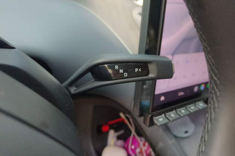 Used Xiaomi Auto YU7 2025 Ultra-Long Range High-Performance All-Wheel-Drive Max Edition Gear Lever