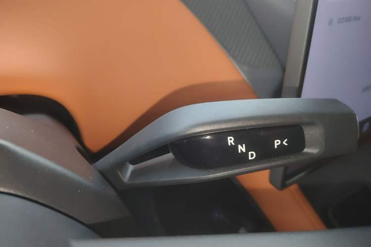 Used Xiaomi Auto YU7 2025 Ultra-Long Range High-Performance All-Wheel-Drive Max Edition Gear Lever