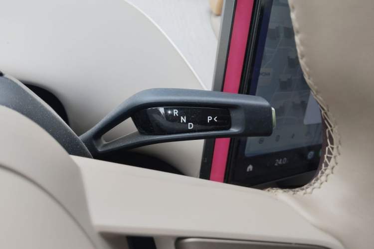 Used Xiaomi Auto YU7 2025 Ultra-Long Range Rear-Wheel Drive Version Gear Lever