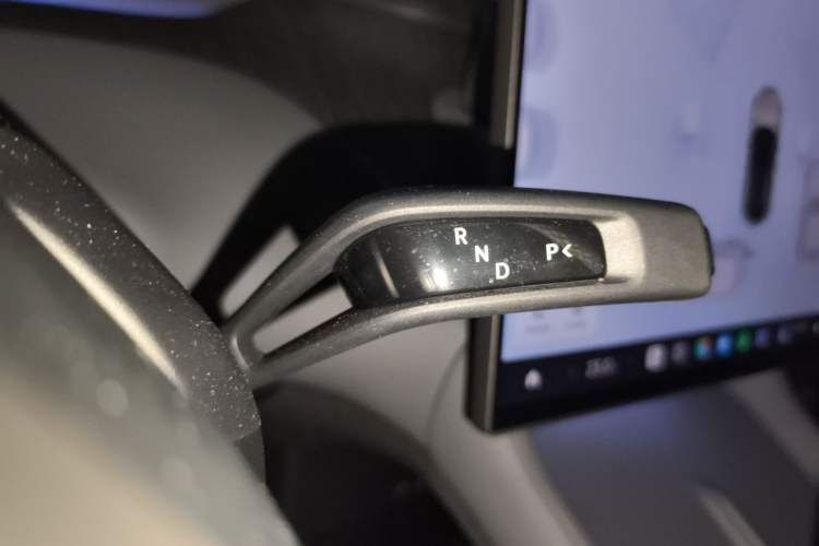 Used Xiaomi Auto YU7 2025 Ultra-Long Range High-Performance All-Wheel-Drive Max Edition Gear Lever