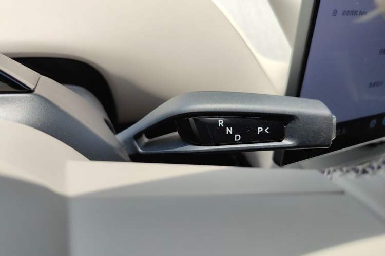Used Xiaomi Auto YU7 2025 Ultra-Long Range High-Performance All-Wheel-Drive Max Edition Gear Lever