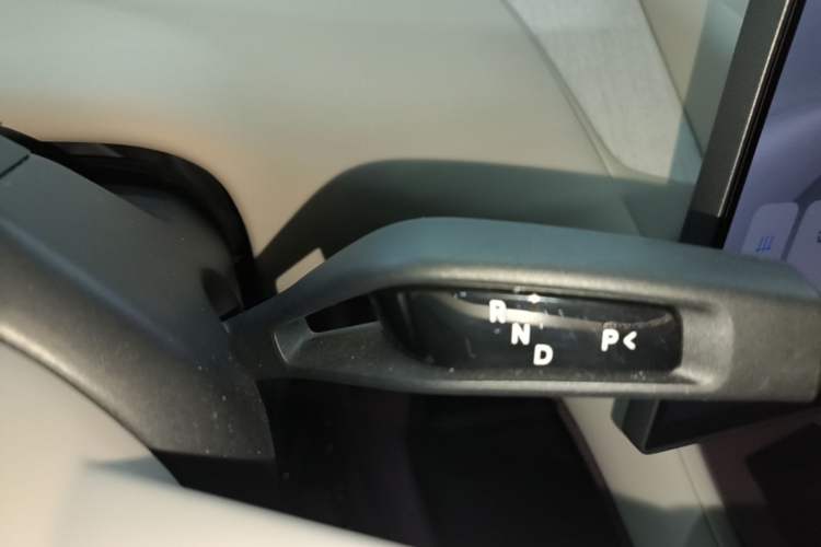 Used Xiaomi Auto YU7 2025 Ultra-Long Range Rear-Wheel Drive Version Gear Lever