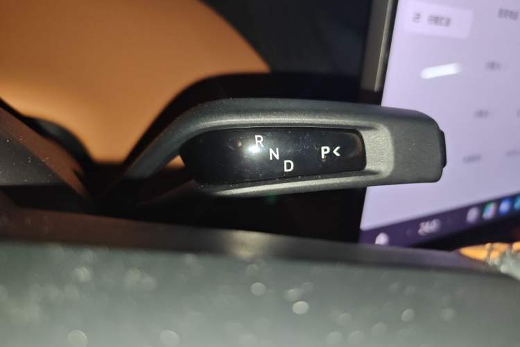 Used Xiaomi Auto YU7 2025 Ultra-Long Range High-Performance All-Wheel-Drive Max Edition Gear Lever