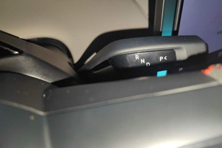 Used Xiaomi Auto YU7 2025 Ultra-Long Range High-Performance All-Wheel-Drive Max Edition Gear Lever
