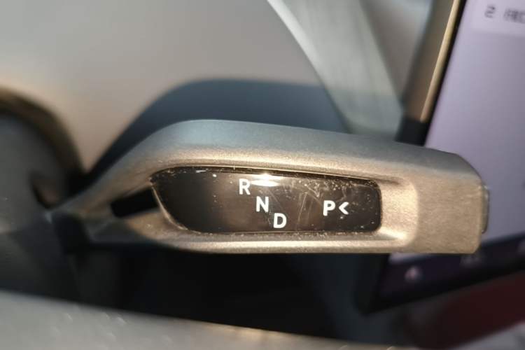 Used Xiaomi Auto YU7 2025 Ultra-Long Range High-Performance All-Wheel-Drive Max Edition Gear Lever