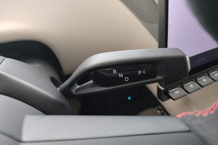 Used Xiaomi Auto YU7 2025 Ultra-Long Range High-Performance All-Wheel-Drive Max Edition Gear Lever